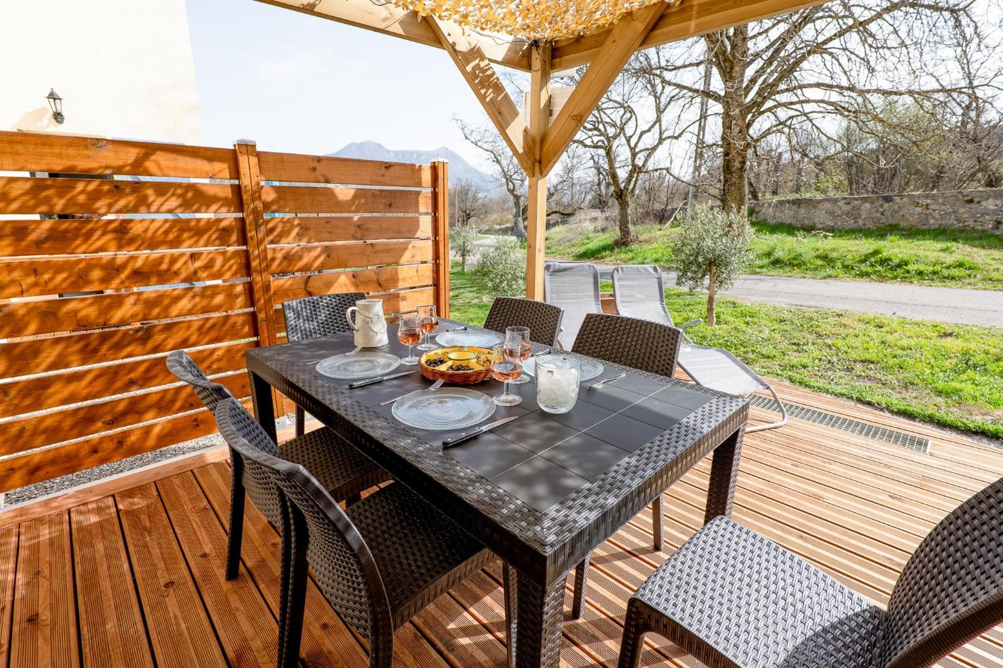 Plaines-Provence Spa&Sauna Дин Ле Бен Екстериор снимка