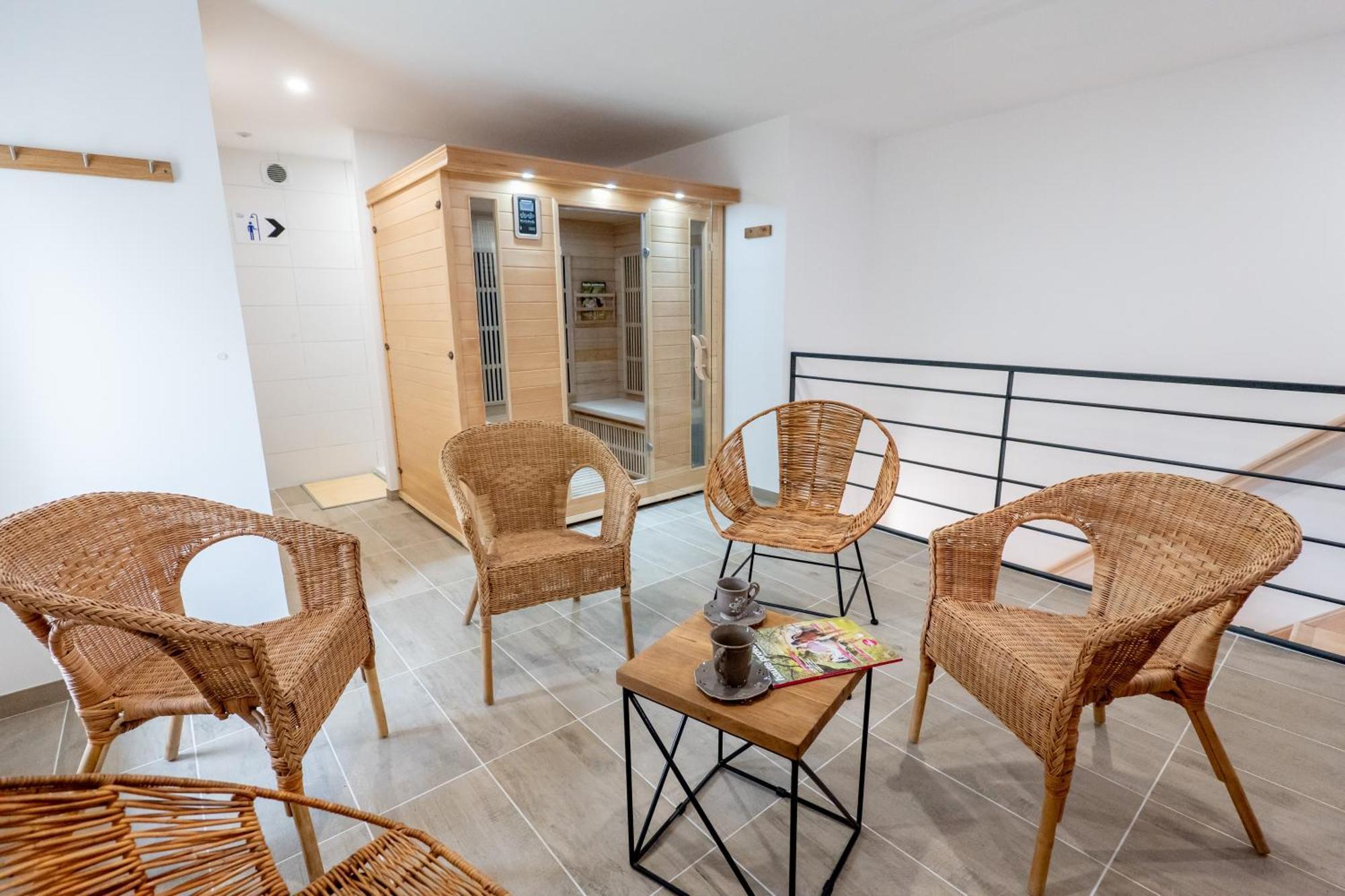 Plaines-Provence Spa&Sauna Дин Ле Бен Екстериор снимка